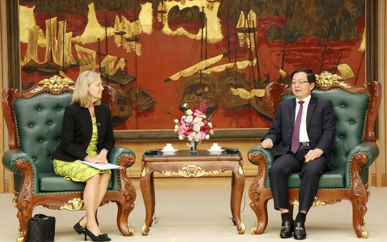 Phó Thủ tướng Hồ Quốc Dũng tiếp đoàn đại biểu của Ngân hàng Thế giới - Ảnh: VGP