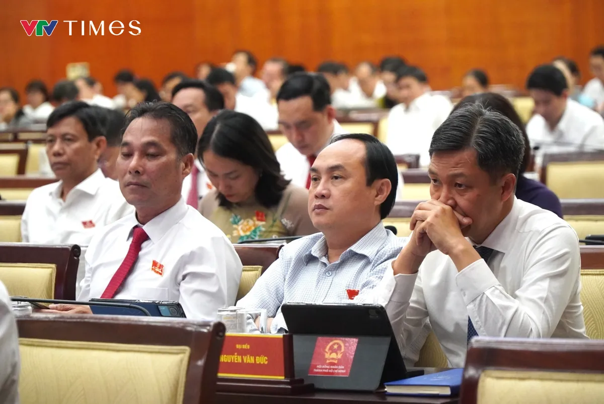 Chủ tịch TP Hồ Chí Minh: Vẫn còn tình trạng né trách nhiệm gây khó cho người dân và doanh nghiệp - Ảnh 4.