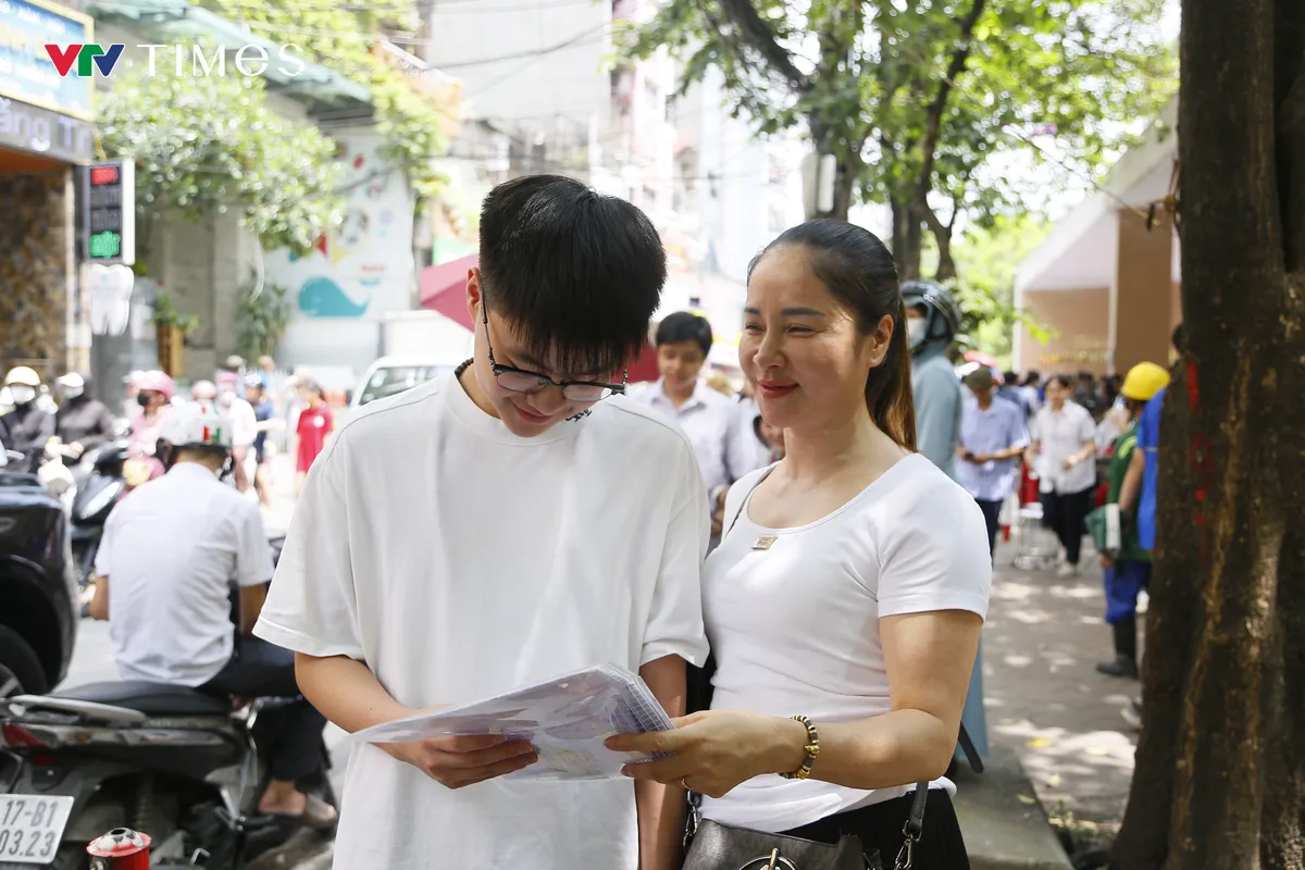 H&agrave; Nội: Nhiều trường c&ocirc;ng lập lấy điểm chuẩn dưới 10, chưa đạt 3 điểm/m&ocirc;n vẫn đỗ- Ảnh 1.