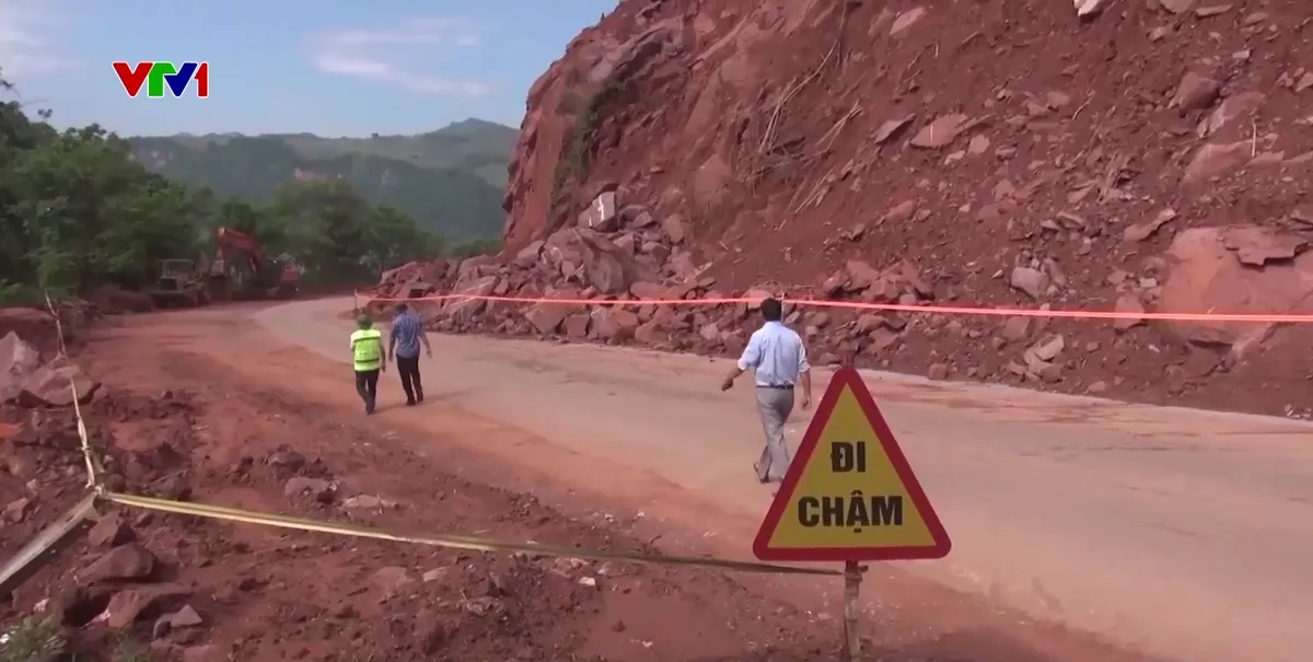 Quốc lộ 6: Tăng cường bảo đảm an to&agrave;n qua cung đ&egrave;o Mộc Ch&acirc;u - Ảnh 2.