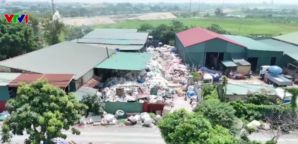T&Aacute;I CHẾ NHỰA KH&Ocirc;NG PH&Eacute;P G&Acirc;Y &Ocirc; NHIỄM M&Ocirc;I TRƯỜNG - Ảnh 2.