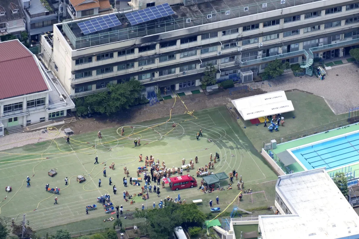 Ch&aacute;y trường học ở Tokyo, &iacute;t nhất 10 người bị thương- Ảnh 1.
