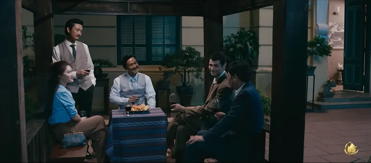 Hồi kết nào cho "Tận hiến"?- Ảnh 6. Hồi kết nào cho "Tận hiến"?- Ảnh 6.