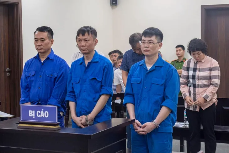 Nhận tiền "bảo k&ecirc;" x&acirc;y dựng tr&aacute;i ph&eacute;p, loạt cựu c&aacute;n bộ phường ở H&agrave; Nội lĩnh &aacute;n nặng- Ảnh 1.
