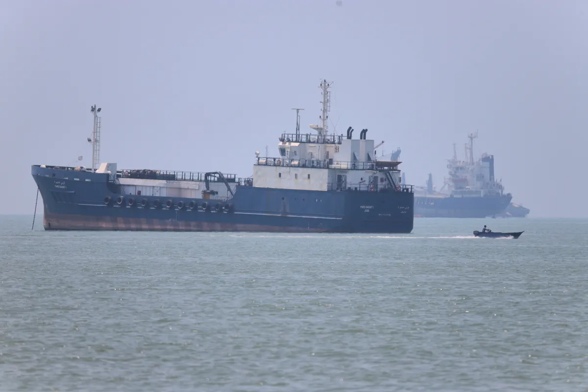 Iran miễn phí quá cảnh eo biển Hormuz trong 60 ngày- Ảnh 1. Iran miễn phí quá cảnh eo biển Hormuz trong 60 ngày- Ảnh 1.