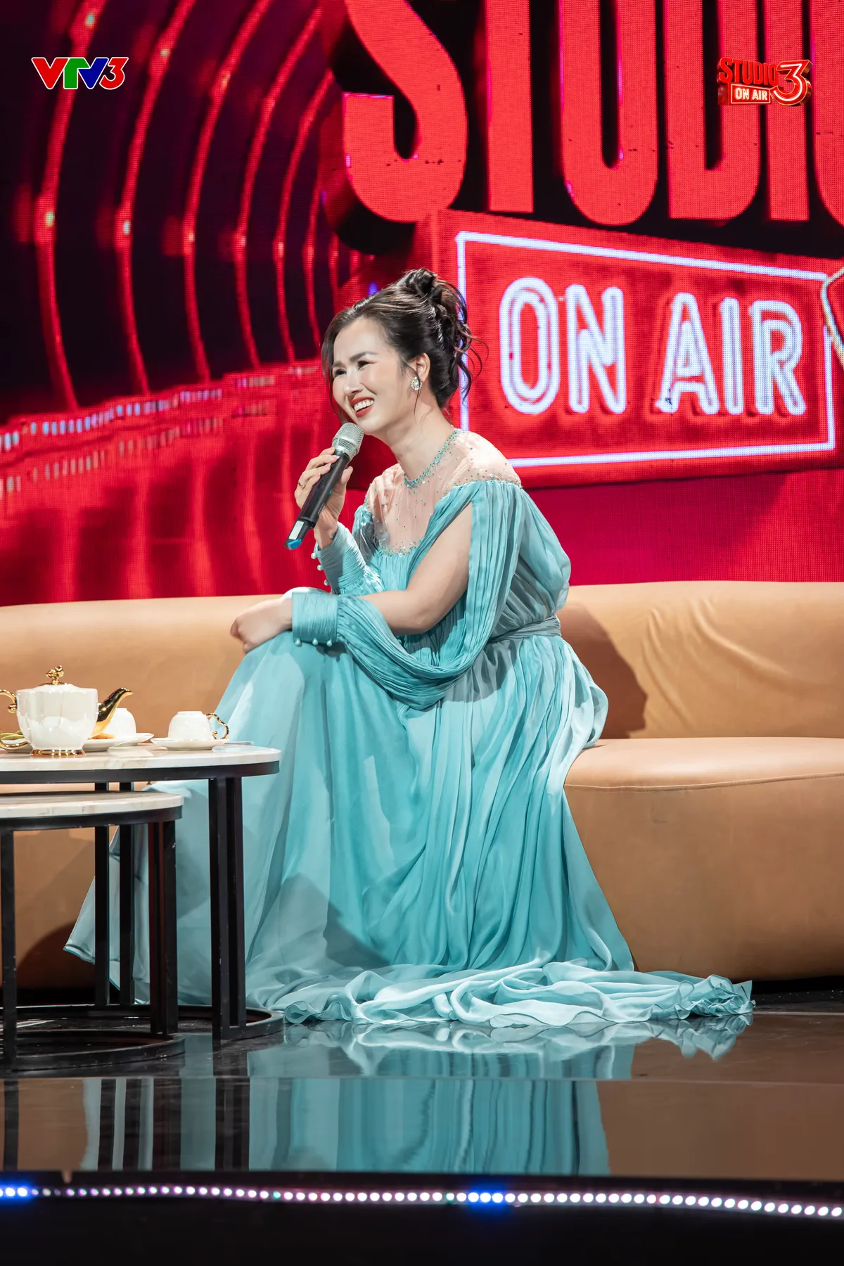Võ Hạ Trâm mang màu sắc đa văn hóa đến số cuối Studio 3 mùa đầu tiên- Ảnh 3. Võ Hạ Trâm mang màu sắc đa văn hóa đến số cuối Studio 3 mùa đầu tiên- Ảnh 3.