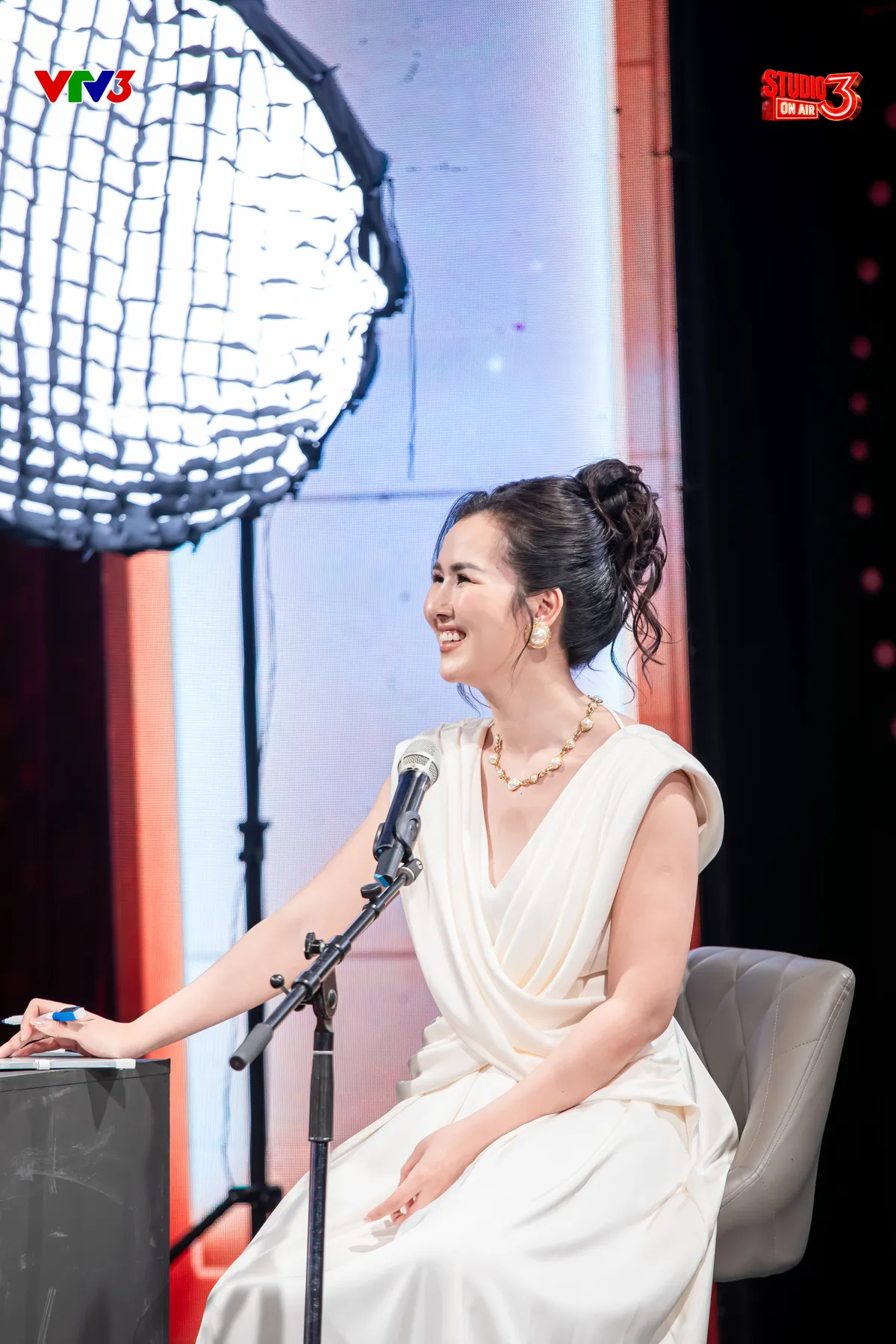 Võ Hạ Trâm mang màu sắc đa văn hóa đến số cuối Studio 3 mùa đầu tiên- Ảnh 2. Võ Hạ Trâm mang màu sắc đa văn hóa đến số cuối Studio 3 mùa đầu tiên- Ảnh 2.