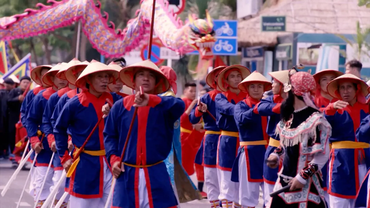 Sức sống di sản Lễ hội Cầu ngư: Trải nghiệm văn h&oacute;a mang dấu ấn miền duy&ecirc;n hải- Ảnh 7.