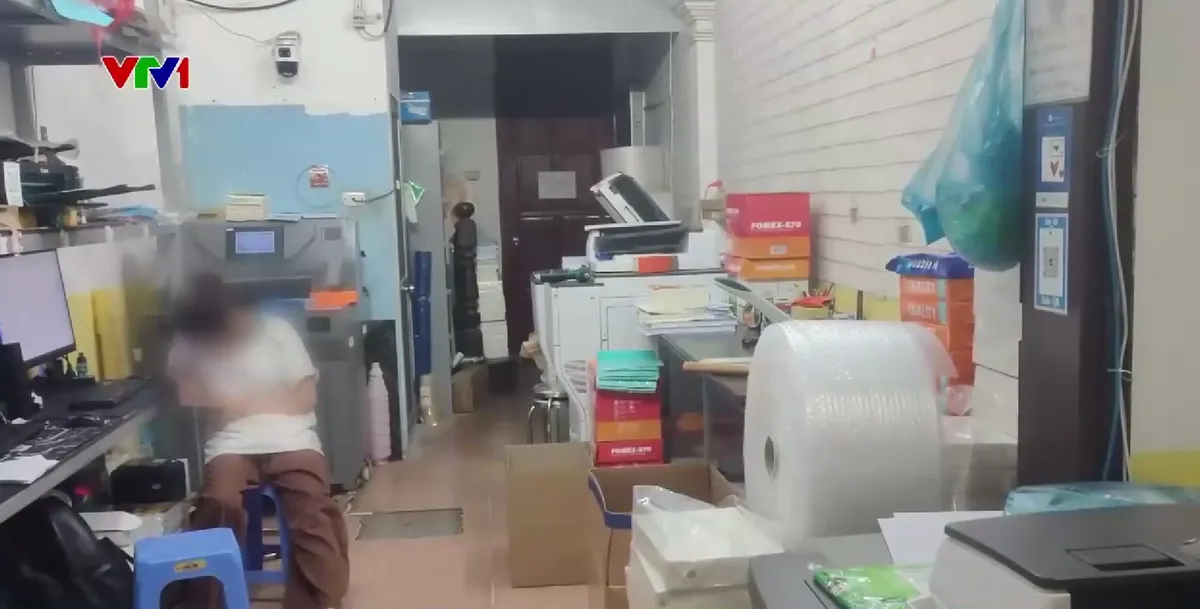 Sách giả đội lốt sách giảm giá để đánh lừa người tiêu dùng - Ảnh 1.