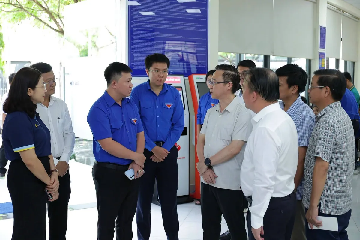 Ph&oacute; B&iacute; thư Thường trực Th&agrave;nh ủy TP Hồ Ch&iacute; Minh thăm c&aacute;c đội h&igrave;nh t&igrave;nh nguyện "M&ugrave;a h&egrave; số" - Ảnh 2.