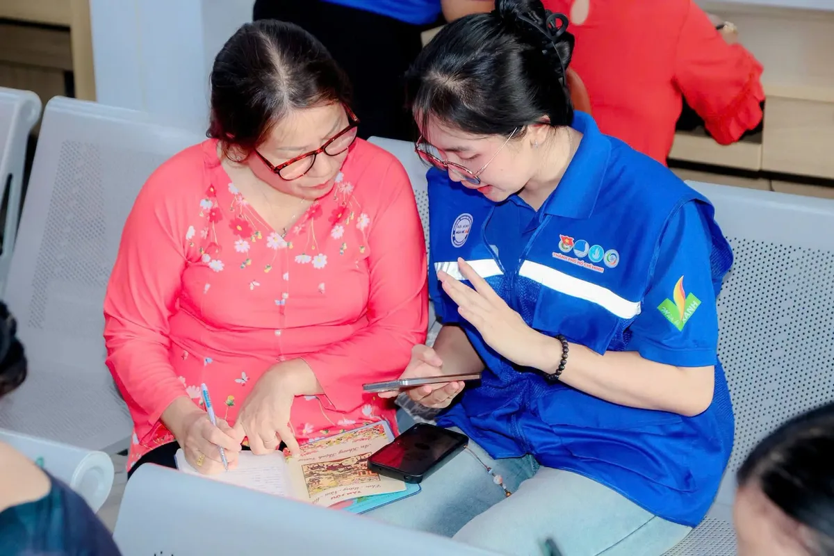Ph&oacute; B&iacute; thư Thường trực Th&agrave;nh ủy TP Hồ Ch&iacute; Minh thăm c&aacute;c đội h&igrave;nh t&igrave;nh nguyện "M&ugrave;a h&egrave; số" - Ảnh 3.