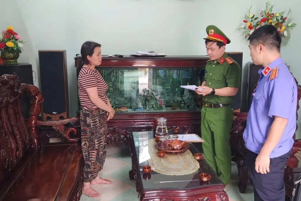 B&oacute;c đường d&acirc;y sản xuất hơn 2 tấn miến nghi giả tại Hưng Y&ecirc;n, 3 người bị khởi tố- Ảnh 1.