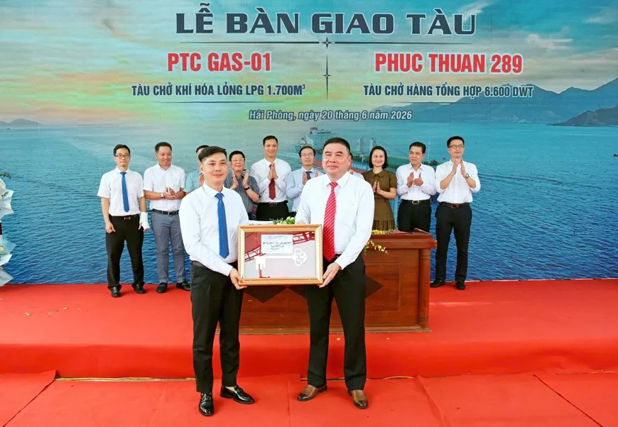 B&agrave;n giao t&agrave;u chở kh&iacute; h&oacute;a lỏng LPG 1.700m&sup3; v&agrave; t&agrave;u chở h&agrave;ng tổng hợp 6.600 tấn- Ảnh 4.