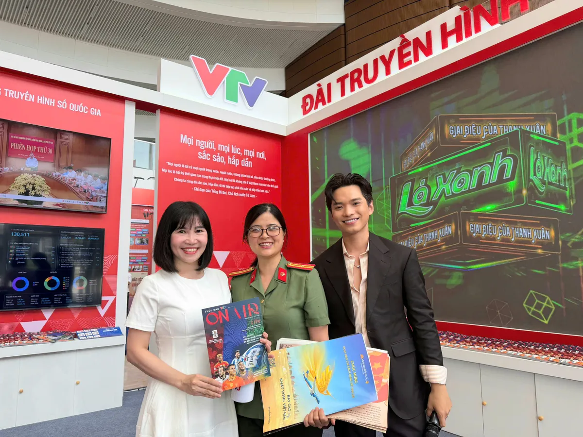 Ekip "L&aacute; xanh" khuấy động kh&ocirc;ng kh&iacute; gian trưng b&agrave;y của VTV tại Hội b&aacute;o To&agrave;n quốc 2026 - Ảnh 8.
