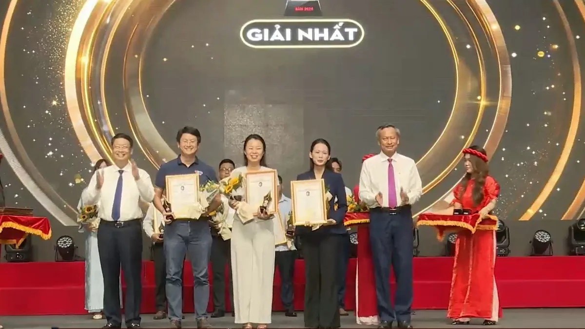 B&aacute;o ch&iacute; v&agrave; văn h&oacute;a: Nhịp cầu kết nối v&agrave; đ&aacute;nh thức di sản miền Trung- Ảnh 4.