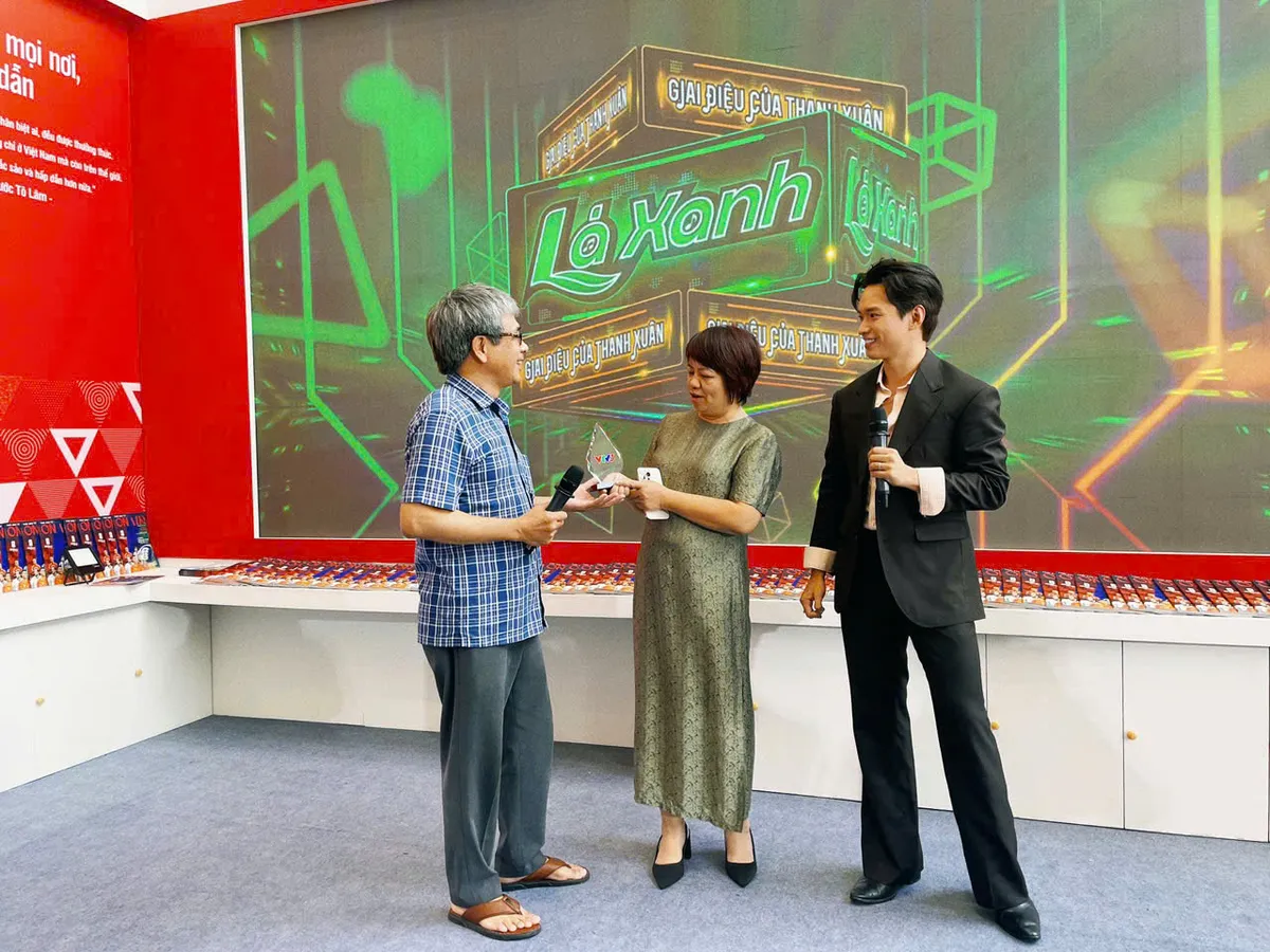 Ekip "L&aacute; xanh" khuấy động kh&ocirc;ng kh&iacute; gian trưng b&agrave;y của VTV tại Hội b&aacute;o To&agrave;n quốc 2026 - Ảnh 9.