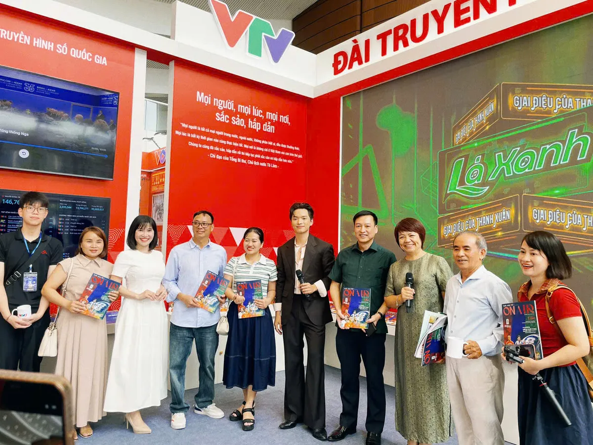 Ekip "L&aacute; xanh" khuấy động kh&ocirc;ng kh&iacute; gian trưng b&agrave;y của VTV tại Hội b&aacute;o To&agrave;n quốc 2026 - Ảnh 12.
