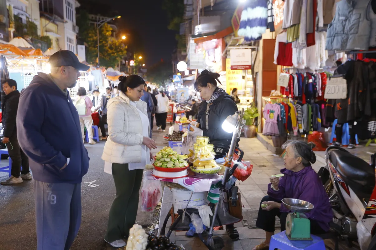Cho thu&ecirc; vỉa h&egrave;: Dung h&ograve;a sinh kế v&agrave; trật tự đ&ocirc; thị - Ảnh 2.