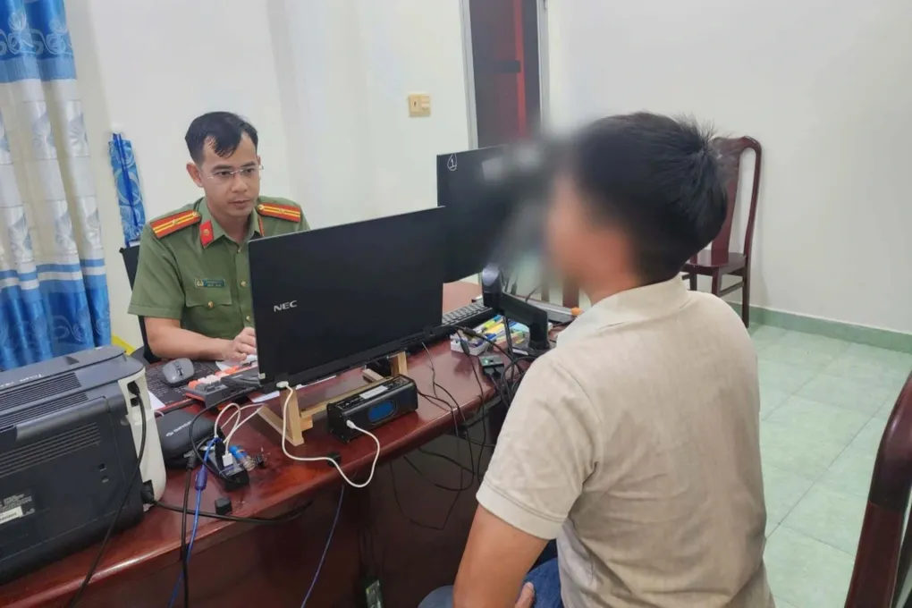 Đăng video rồi bịa chuyện &ldquo;bỏ vợ theo tiểu tam&rdquo; để c&acirc;u view, người đ&agrave;n &ocirc;ng bị phạt 7,5 triệu đồng- Ảnh 1.