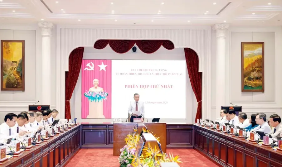 Tổng B&iacute; thư, Chủ tịch nước T&ocirc; L&acirc;m: Ho&agrave;n thiện thể chế để tạo động lực ph&aacute;t triển đất nước- Ảnh 1.