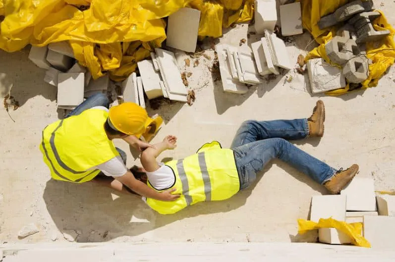 Đừng chủ quan với tai nạn lao động: Những hậu quả sức khỏe c&oacute; thể k&eacute;o d&agrave;i cả đời- Ảnh 1.