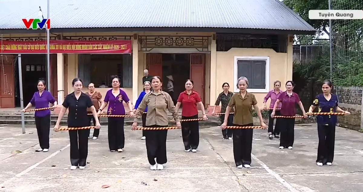 Thiếu kh&ocirc;ng gian sinh hoạt cho người cao tuổi - Ảnh 1.