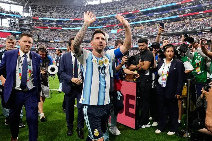 Messi lập c&uacute; đ&uacute;p lịch sử, Argentina tiến s&aacute;t v&eacute; v&agrave;o v&ograve;ng knock-out World Cup 2026- Ảnh 1.