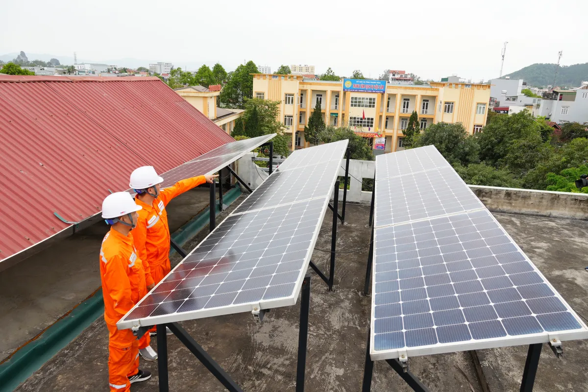 EVNNPC chủ động ứng ph&oacute; trước &aacute;p lực phụ tải tăng cao- Ảnh 3.