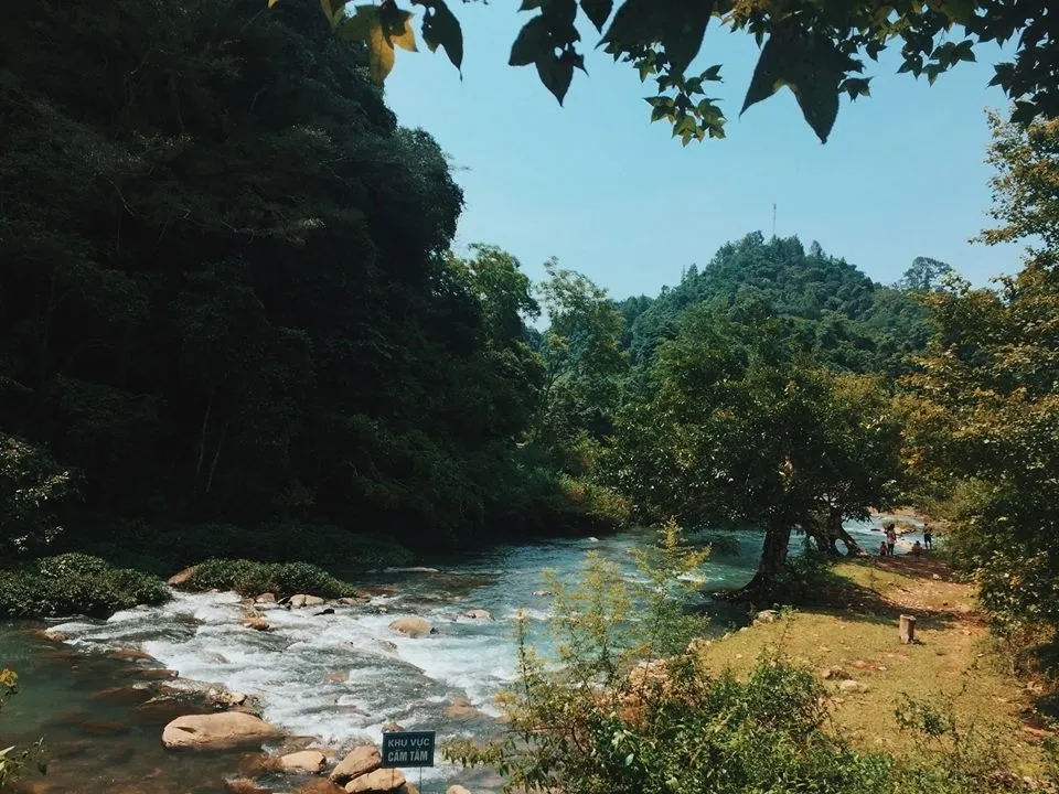 Kh&aacute;m ph&aacute; vẻ đẹp hoang sơ của Cao Bằng: H&agrave;nh tr&igrave;nh chạm tới miền non nước kỳ vĩ- Ảnh 1.