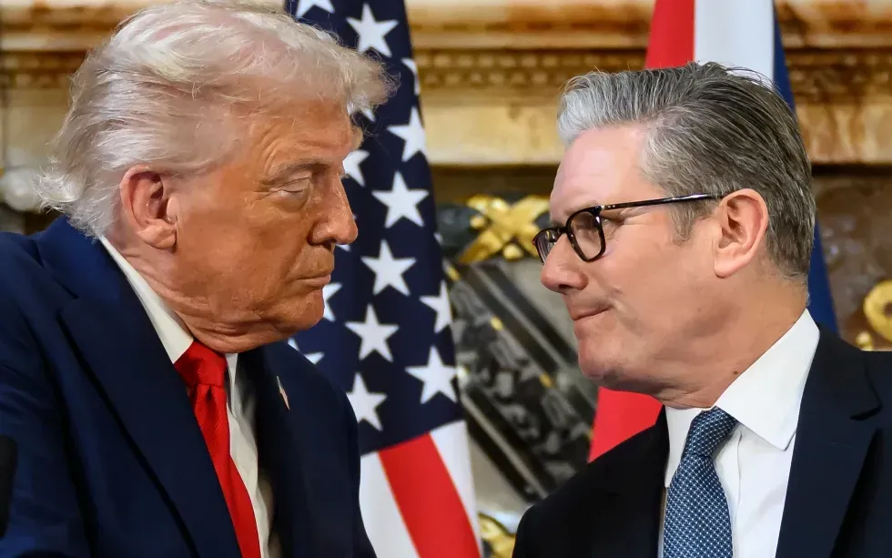 Tổng thống Trump (bên trái) và Thủ tướng Starmer trong một sự kiện tại Anh hồi tháng 9/2025. (Ảnh: AP)