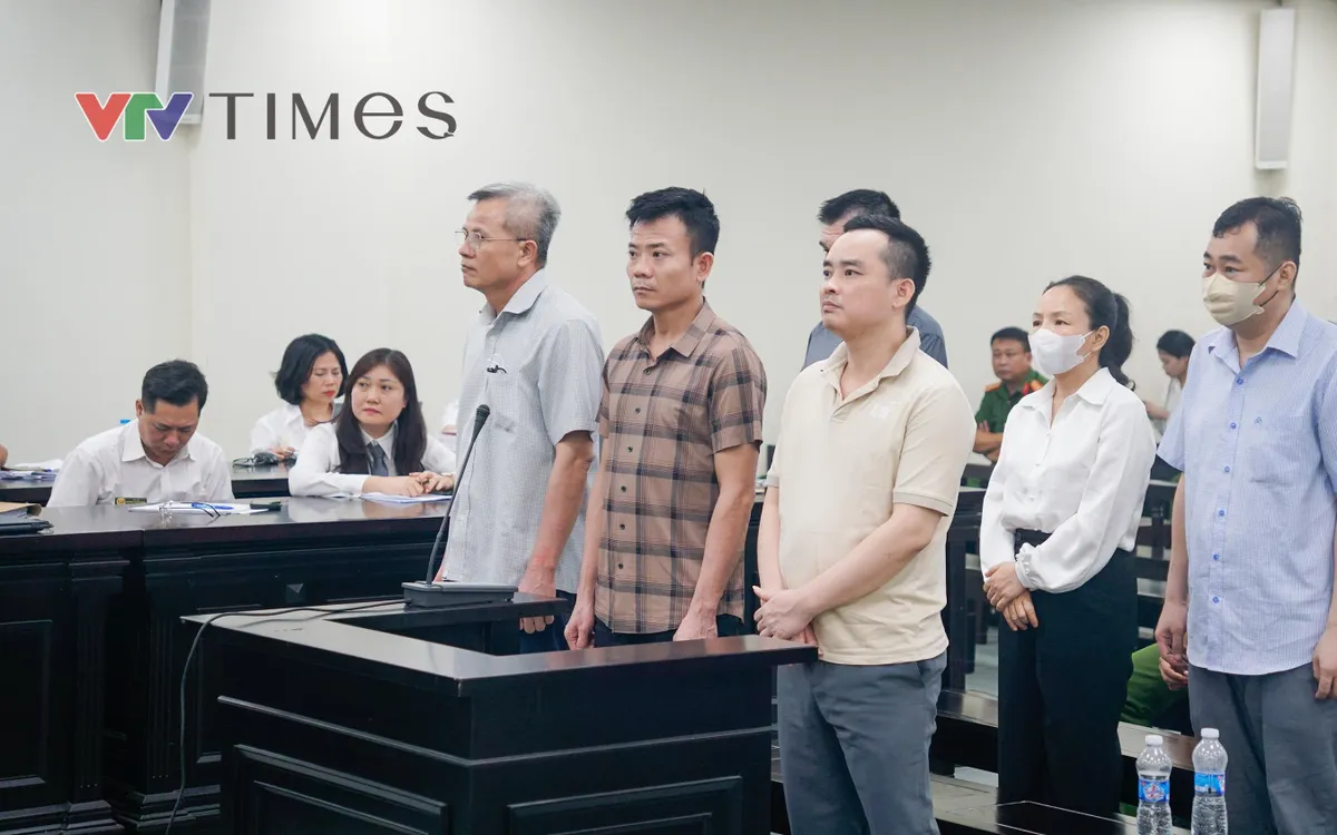 Các bị cáo tại toà. (ảnh: Phùng Anh)