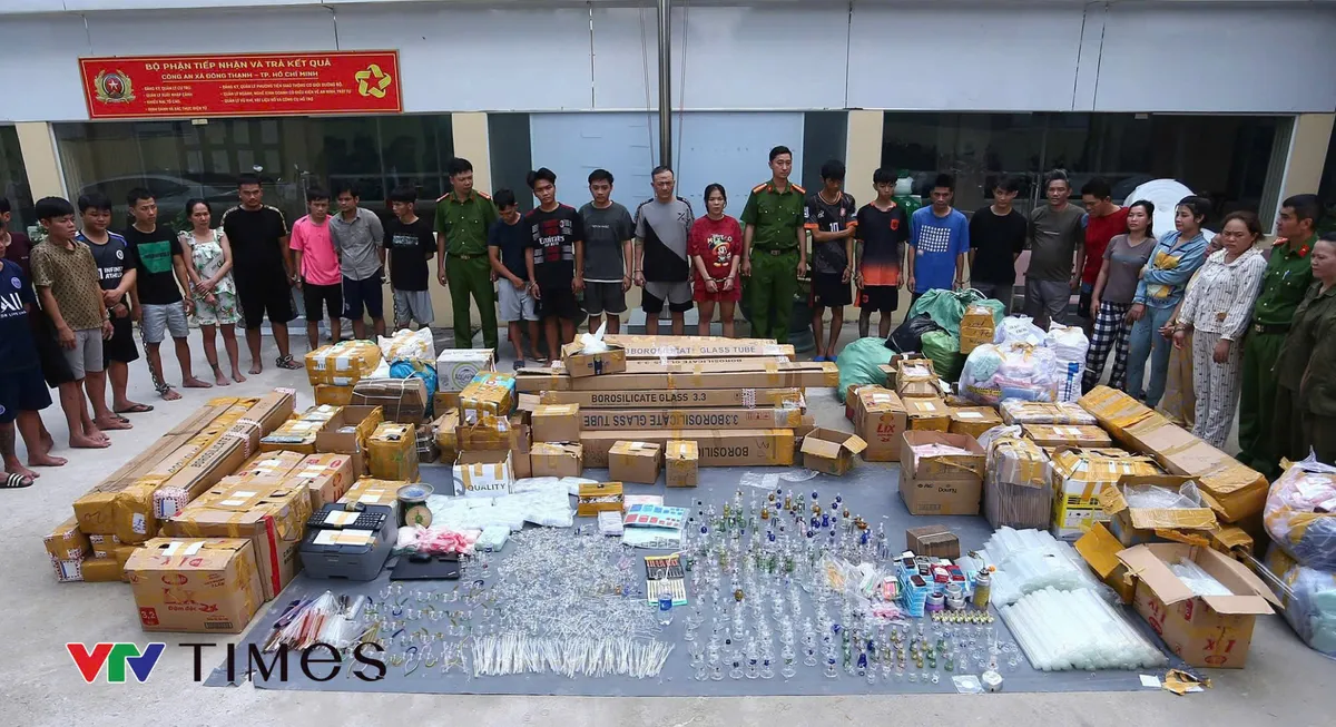TP Hồ Ch&iacute; Minh: bắt đường d&acirc;y ma tu&yacute; li&ecirc;n tỉnh thu 1 tấn dụng cụ, tang vật- Ảnh 5.