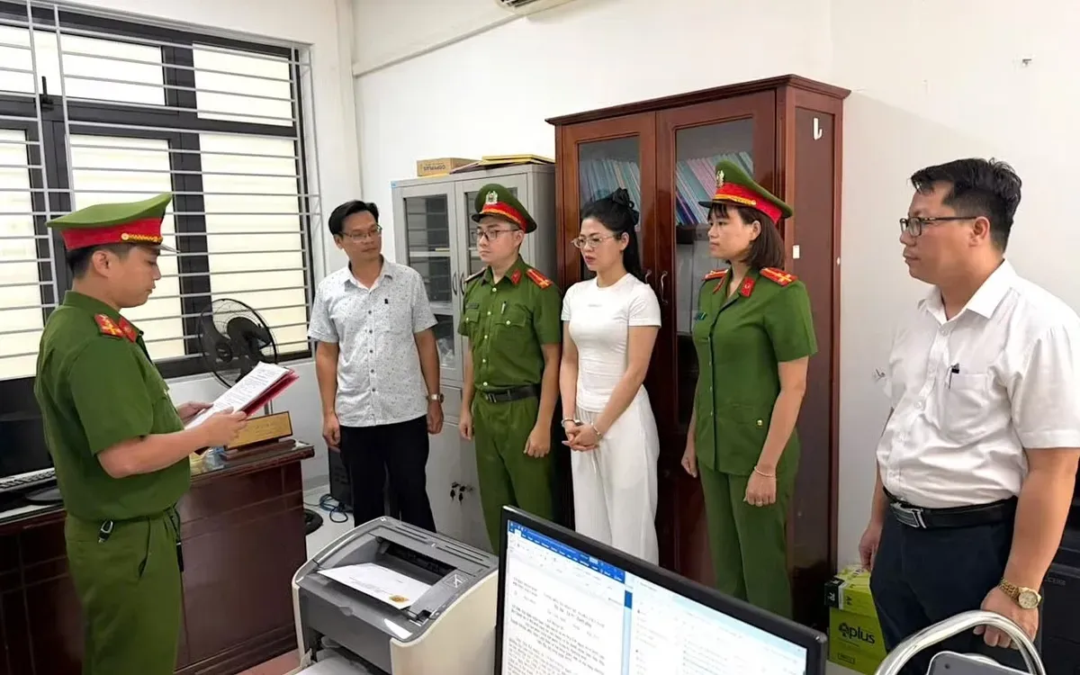 Thua lỗ v&igrave; tiền ảo, người phụ nữ dựng chuyện hối lộ cơ quan thuế để lừa đối t&aacute;c 700 triệu đồng- Ảnh 1.