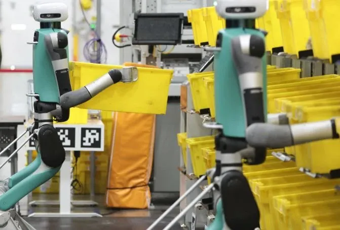 L&agrave;n s&oacute;ng robot giao h&agrave;ng tại Trung Quốc đặt h&agrave;ng triệu lao động trước nguy cơ mất việc- Ảnh 1.