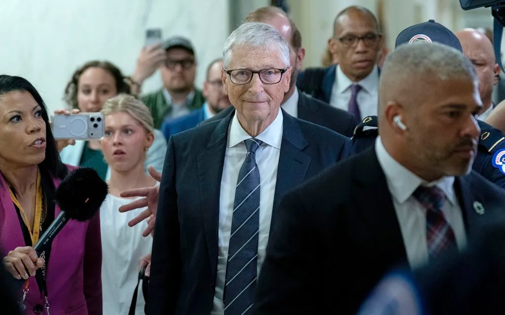 Ông Bill Gates rời Quốc hội Mỹ sau buổi làm việc kín ngày 10/6/2026. (Ảnh: AP)