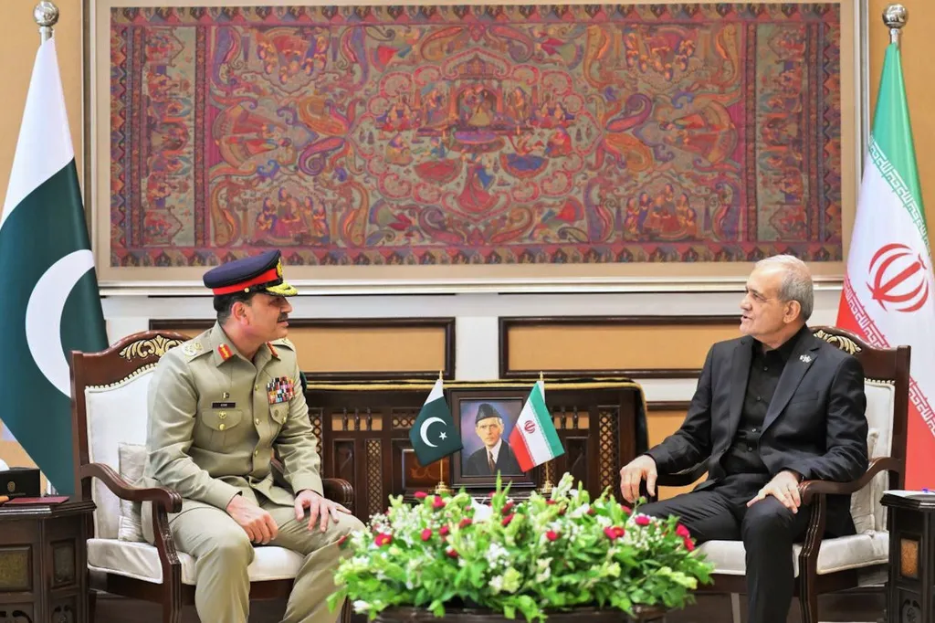 Tổng thống Iran thăm Pakistan- Ảnh 1.