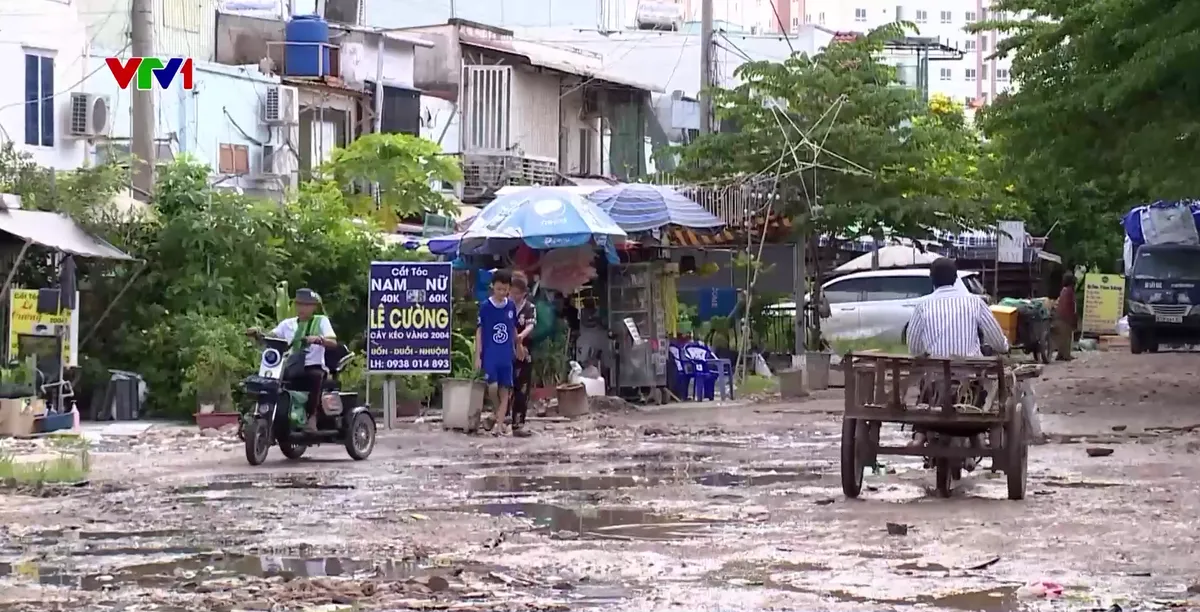 Cần sớm khắc phục tuyến hẻm kết nối xuống cấp tại cửa ng&otilde; ph&iacute;a nam TP Hồ Ch&iacute; Minh - Ảnh 2.
