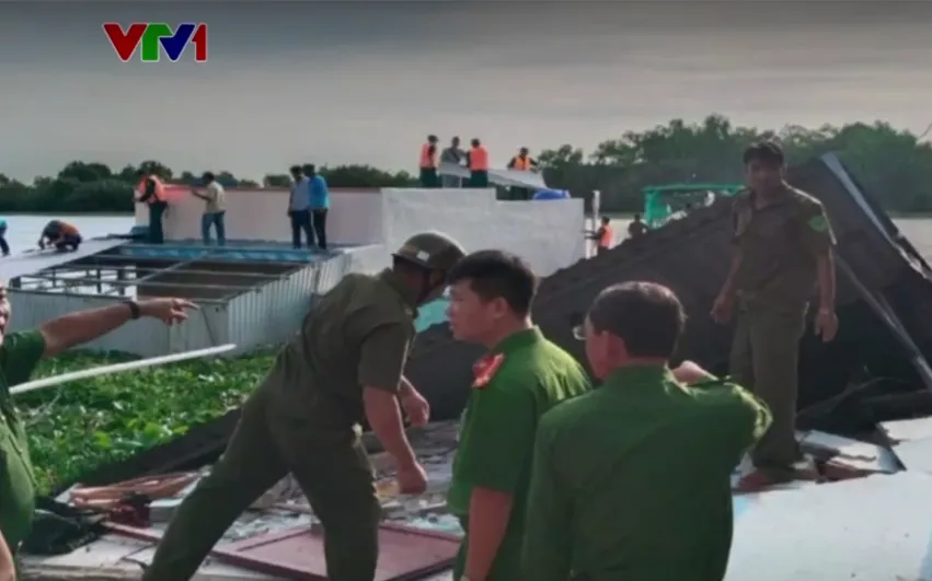 An Giang: Sạt lở l&agrave;m sập 3 căn nh&agrave; xuống s&ocirc;ng- Ảnh 2.