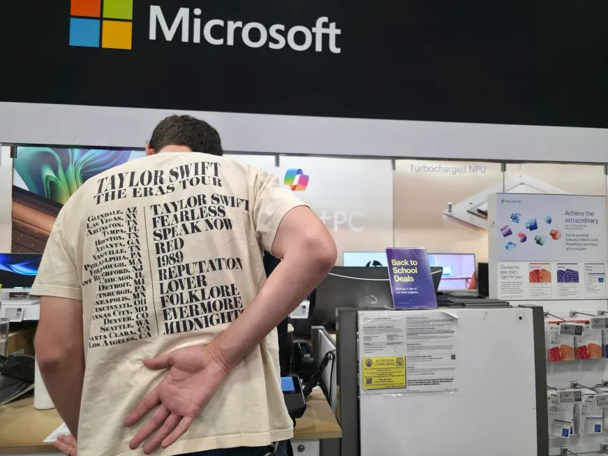 Microsoft t&igrave;m lối đi ri&ecirc;ng trong cuộc đua AI - Ảnh 1.