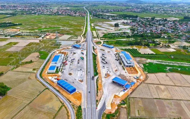 Trạm dừng nghỉ tại Km 329+700 trên cao tốc Mai Sơn - QL45 vừa được nhà đầu tư đưa vào khai thác. Ảnh: Báo Xây dựng