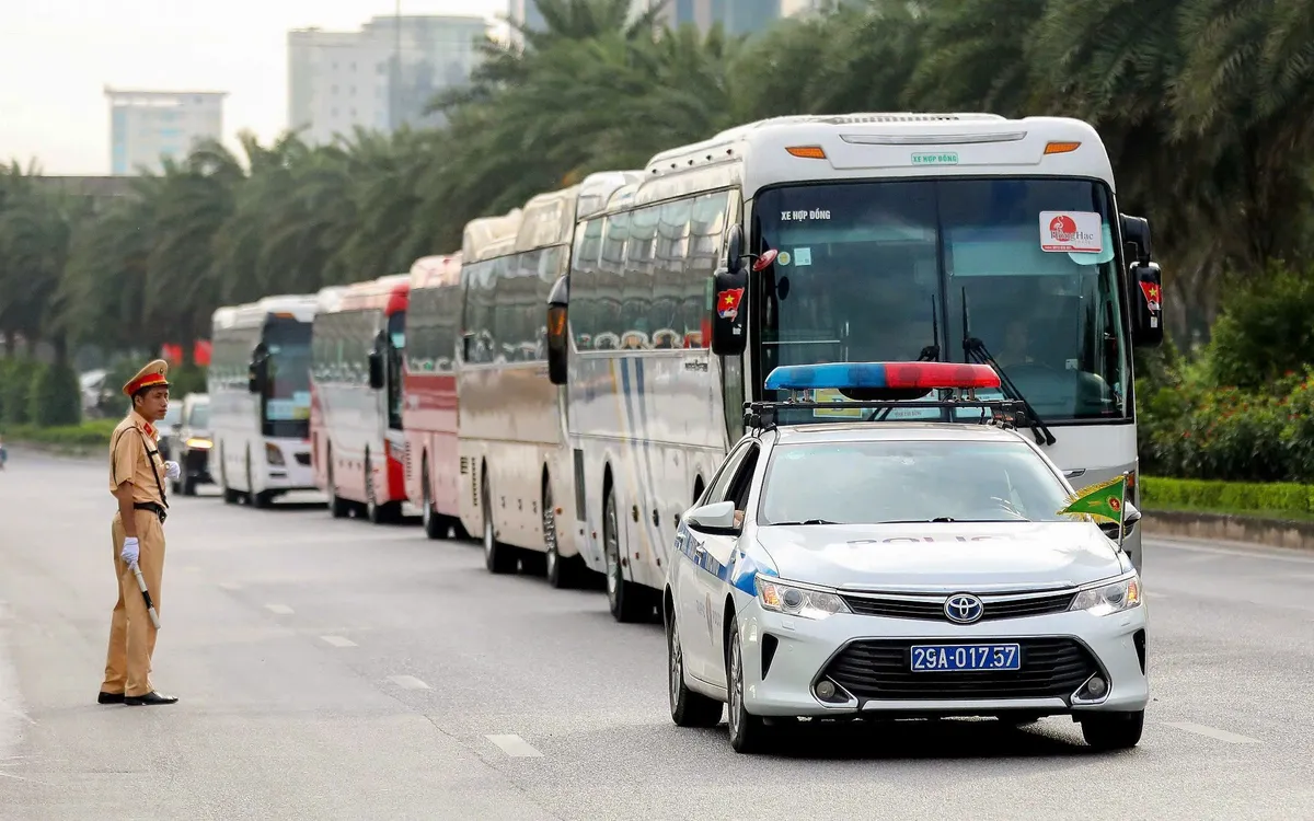 Lực lượng CSGT bảo đảm TTATGT và thực hiện nhiệm vụ đón dẫn các đoàn đại biểu dự Đại hội.