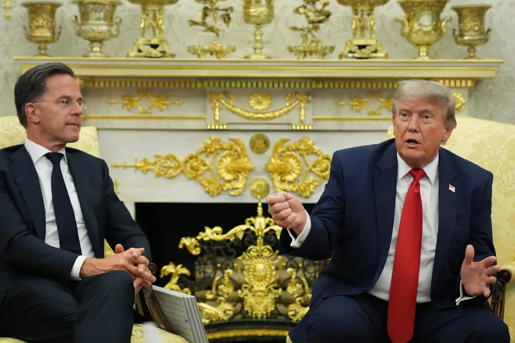 L&atilde;nh đạo NATO gặp Tổng thống Trump nhằm nỗ lực xoa dịu căng thẳng - Ảnh 1.