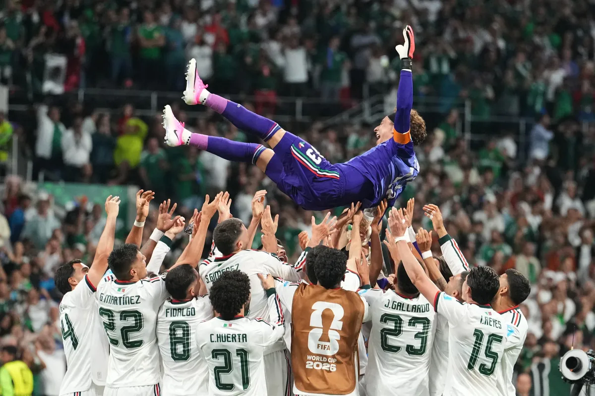 Mexico City không ngủ: El Tri biến World Cup thành lễ hội của riêng mình- Ảnh 1.
