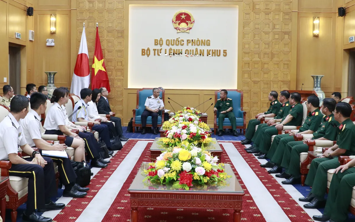Quang cảnh buổi tiếp, chào xã giao giữa Bộ Tư lệnh Quân khu 5 và Đoàn sĩ quan Nhật Bản. Ảnh: Viết Đức