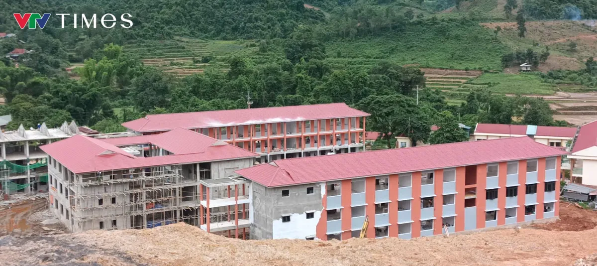Điện Bi&ecirc;n: Chạy đua với thời gian để kịp đ&oacute;n học sinh v&ugrave;ng bi&ecirc;n v&agrave;o năm học mới - Ảnh 2.