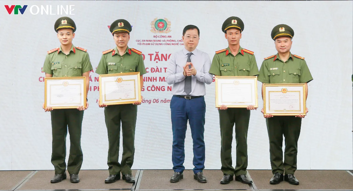 VTV vinh danh lực lượng triệt ph&aacute; c&aacute;c đường d&acirc;y x&acirc;m phạm bản quyền số - Ảnh 6.
