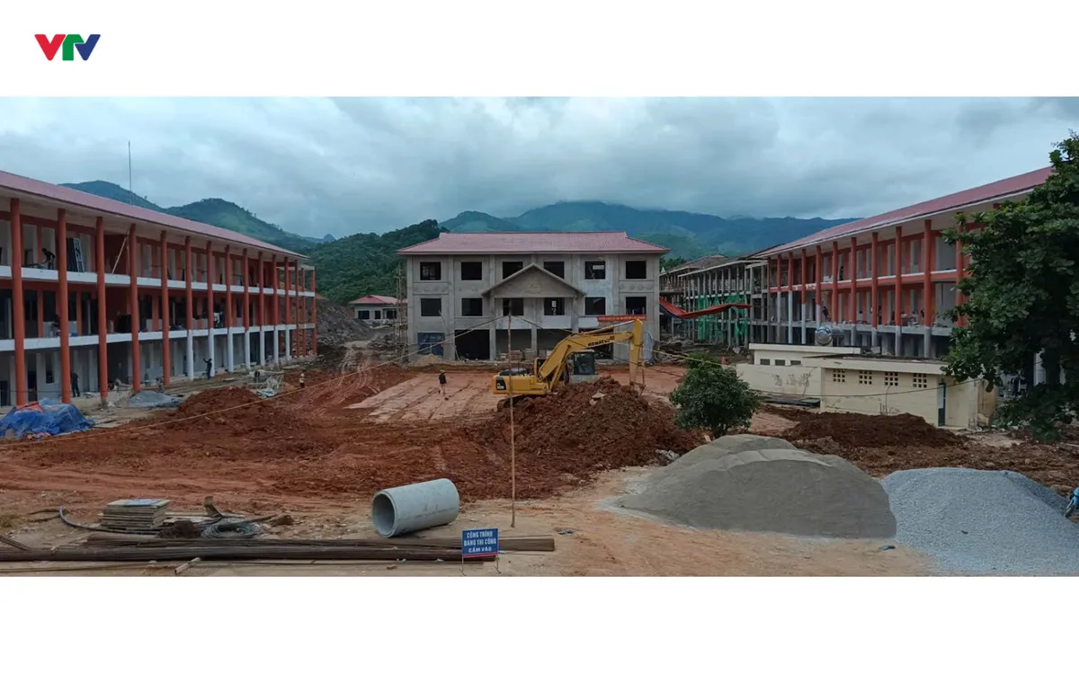 Dồn lực cho công trình giáo dục lớn nhất vùng biên Điện Biên. Ảnh: Quốc Hưng
