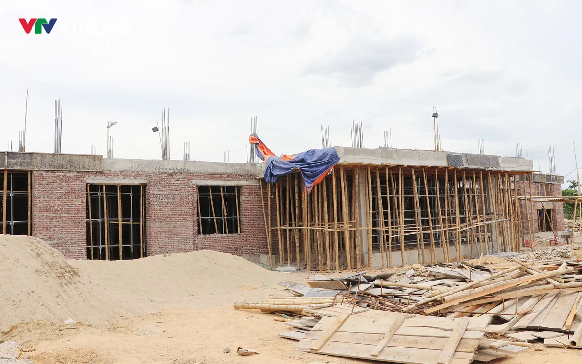 Dự án Xây dựng trường phổ thông nội trú liên cấp tiểu học và THCS tại xã Anh Sơn có tổng mức đầu tư hơn 377 tỷ đồng. Ảnh Phan Quỳnh.