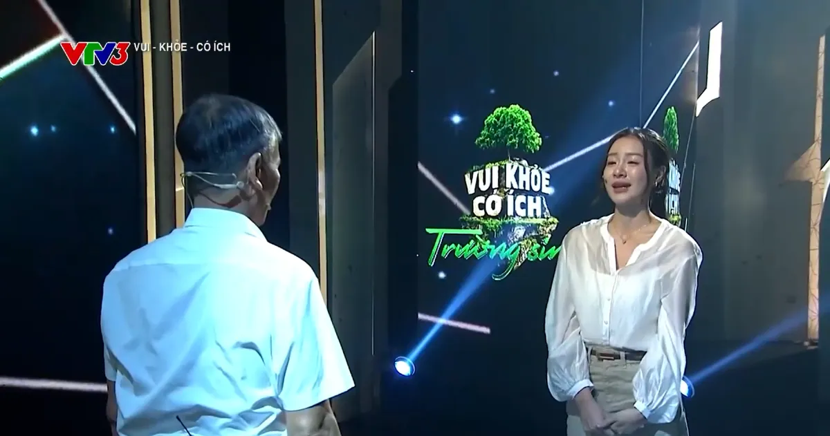 Trang Emma bật kh&oacute;c xin lỗi bố tr&ecirc;n truyền h&igrave;nh  - Ảnh 3.
