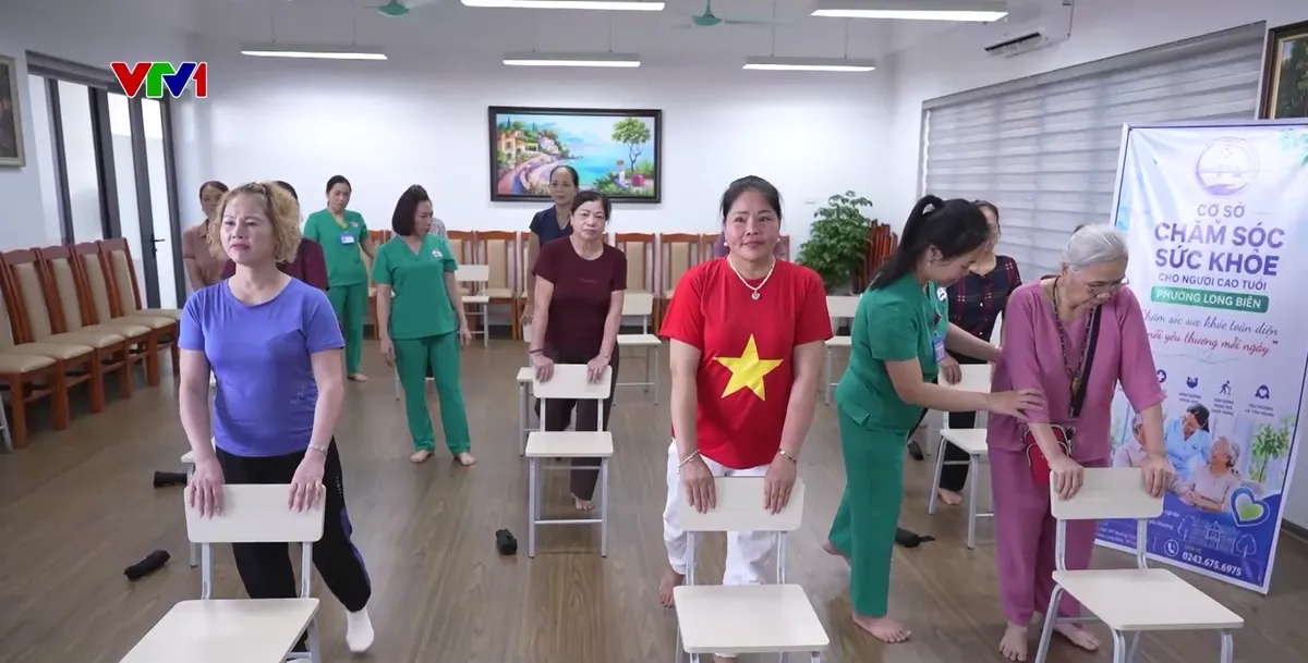 H&agrave; Nội triển khai m&ocirc; h&igrave;nh chăm s&oacute;c sức khỏe ban ng&agrave;y cho người cao tuổi - Ảnh 1.